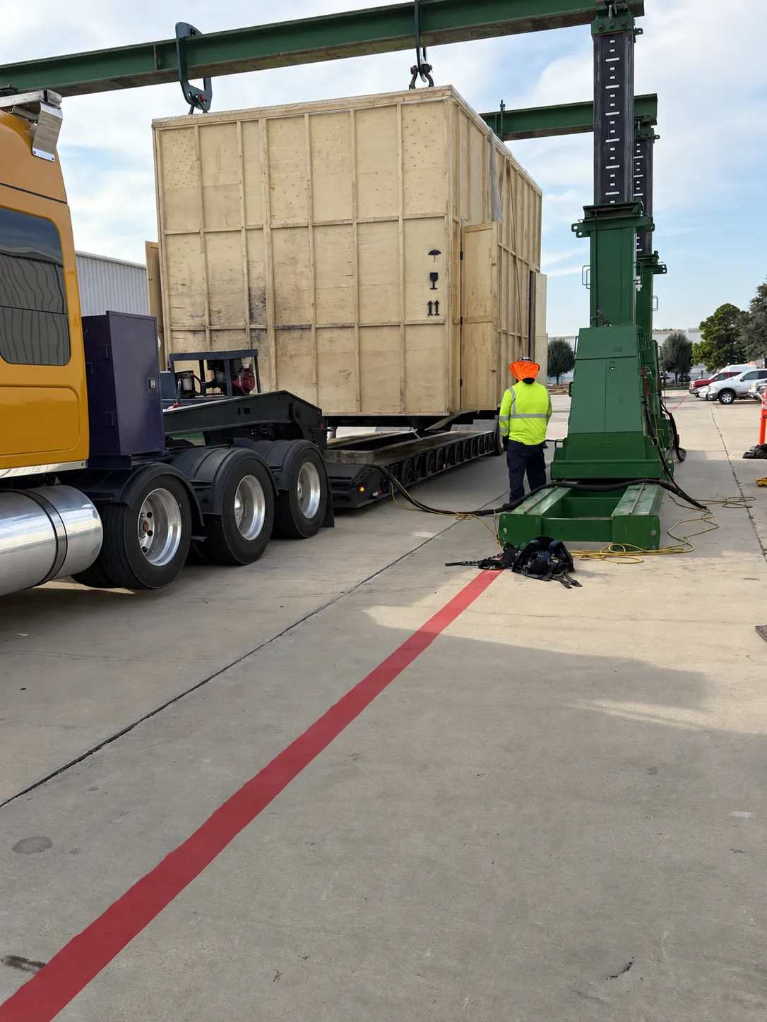 Large timber crate with a gantry during trailer handling